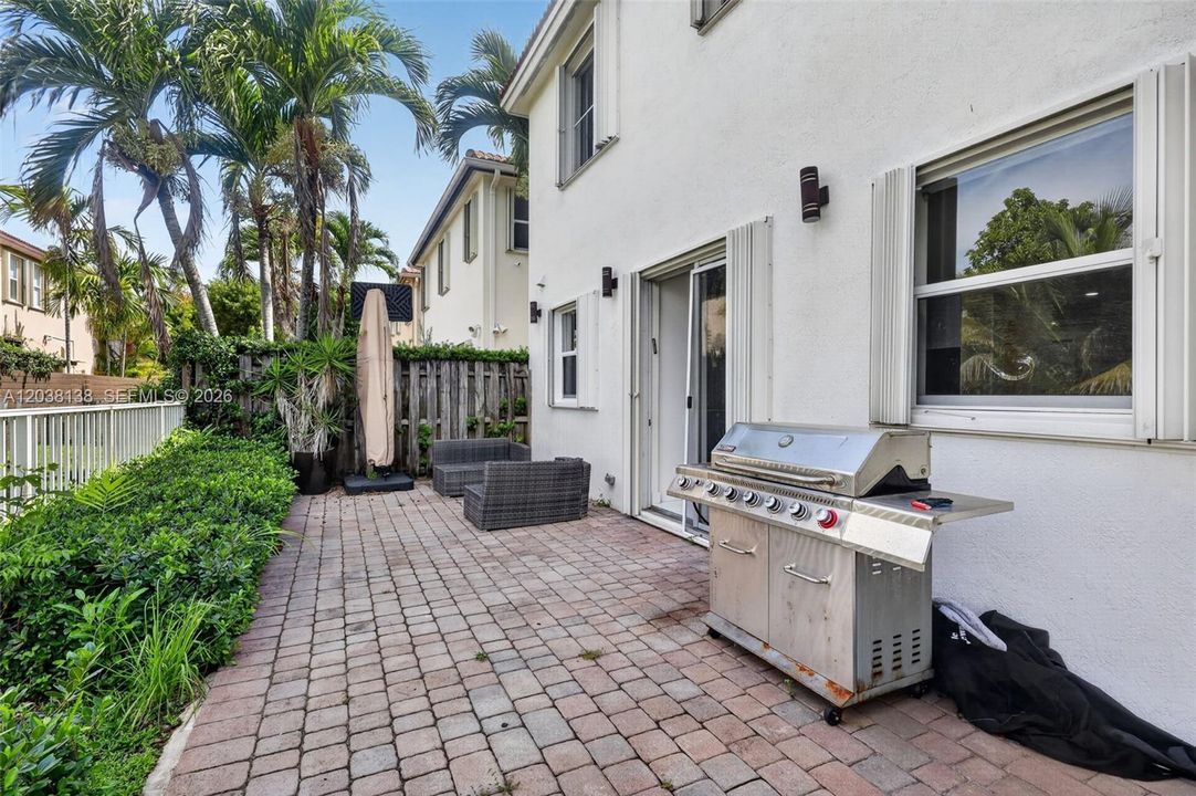 For Rent: $4,500 (3 beds, 2 baths, 2421 Square Feet)