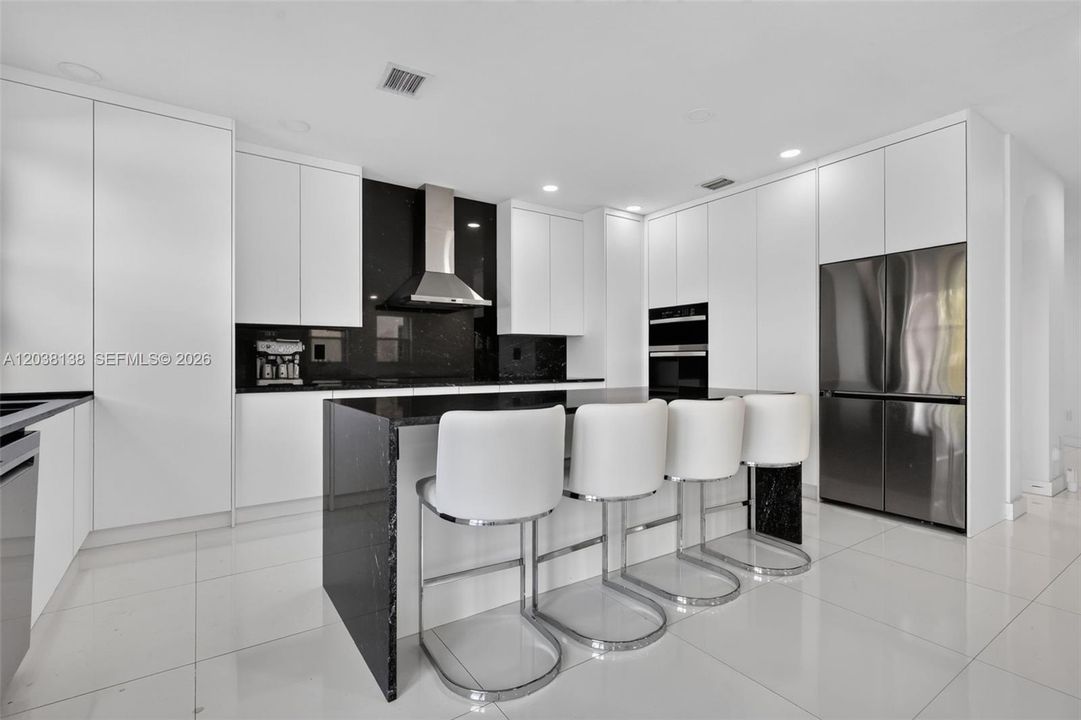 For Rent: $4,500 (3 beds, 2 baths, 2421 Square Feet)