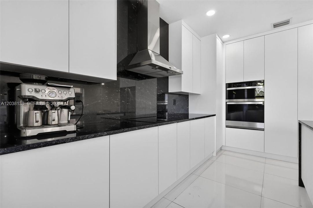 For Rent: $4,500 (3 beds, 2 baths, 2421 Square Feet)