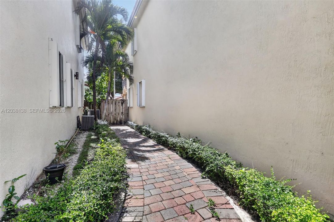 For Rent: $4,500 (3 beds, 2 baths, 2421 Square Feet)