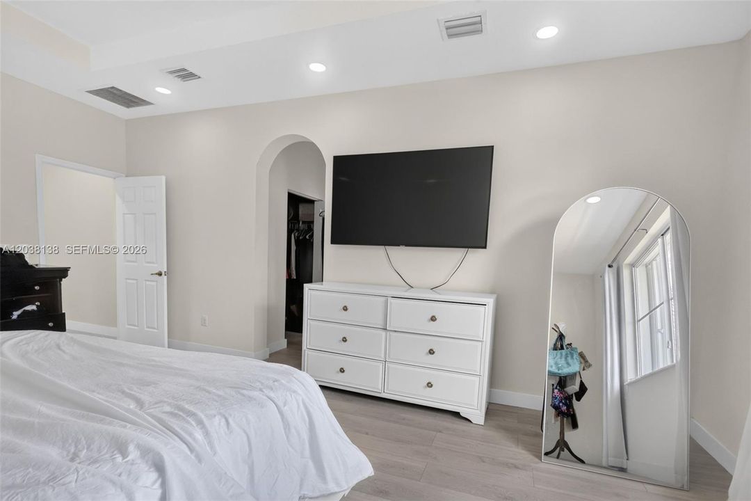 For Rent: $4,500 (3 beds, 2 baths, 2421 Square Feet)