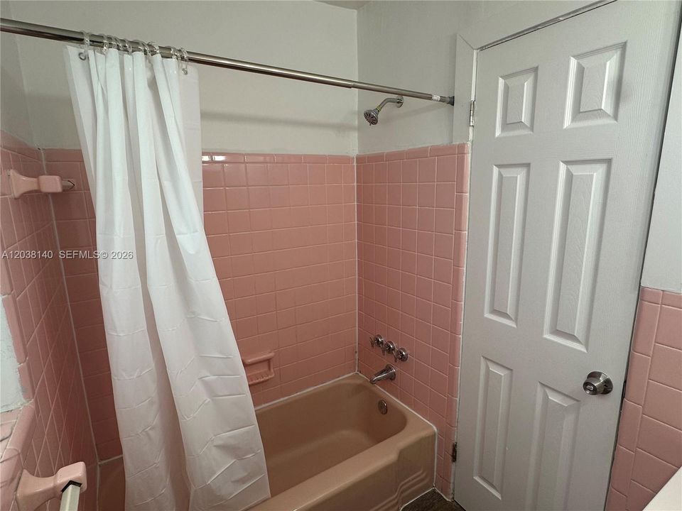 В аренду: $1,450 (0 спален, 1 ванн, 0 Квадратных фут)