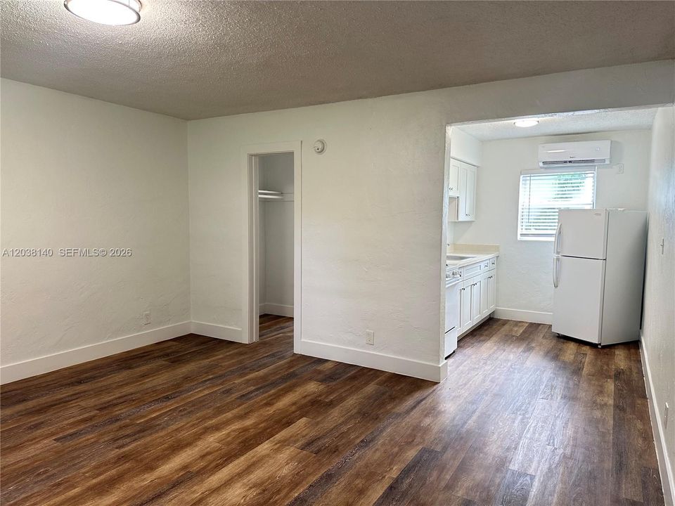 В аренду: $1,450 (0 спален, 1 ванн, 0 Квадратных фут)