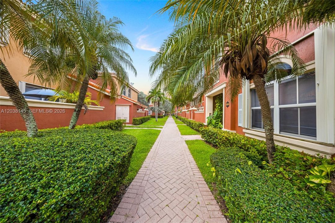 For Rent: $2,850 (2 beds, 2 baths, 980 Square Feet)