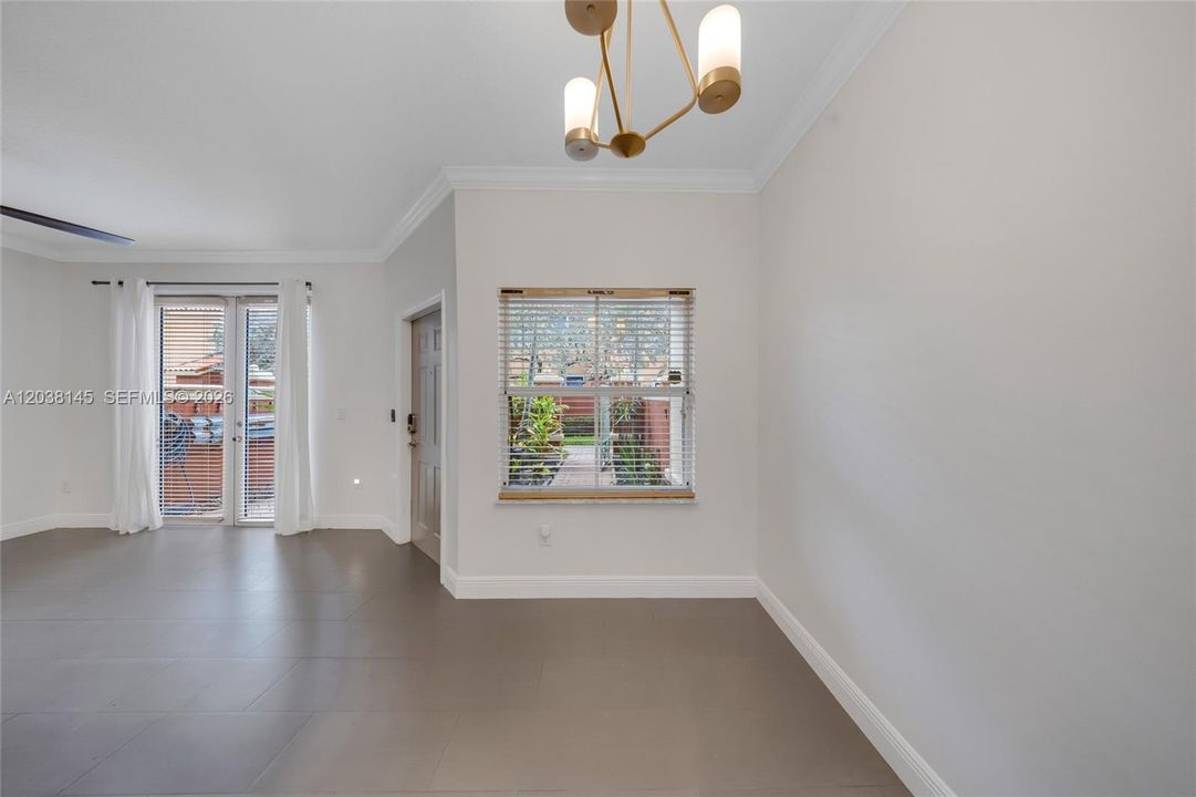 For Rent: $2,850 (2 beds, 2 baths, 980 Square Feet)