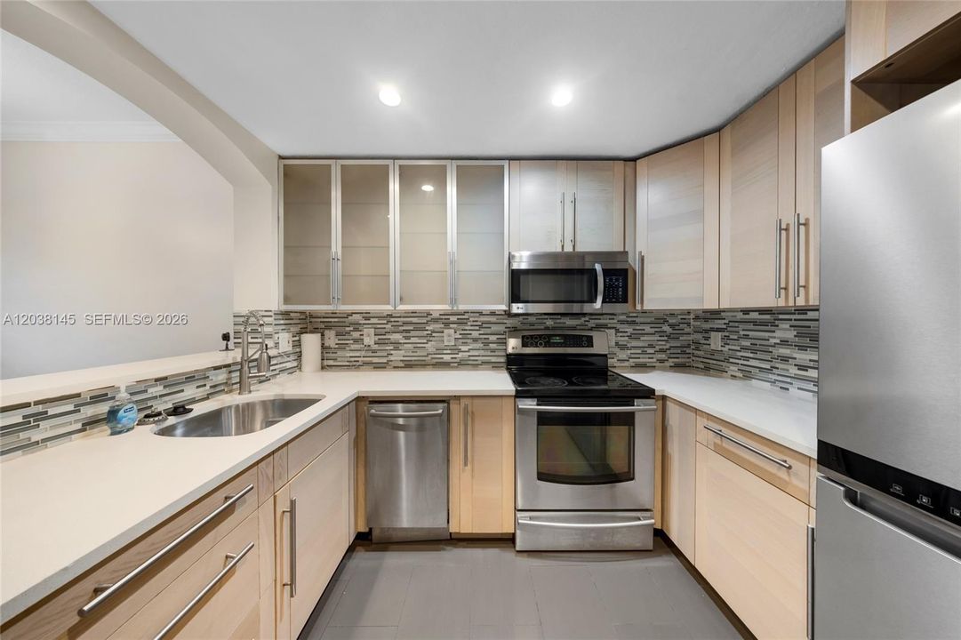 For Rent: $2,850 (2 beds, 2 baths, 980 Square Feet)