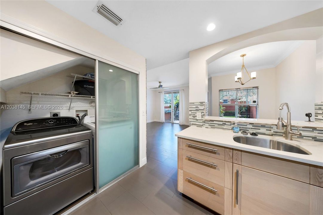 For Rent: $2,850 (2 beds, 2 baths, 980 Square Feet)