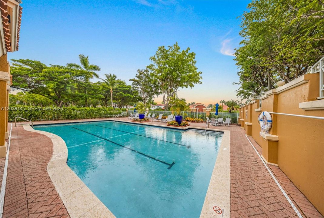 For Rent: $2,850 (2 beds, 2 baths, 980 Square Feet)