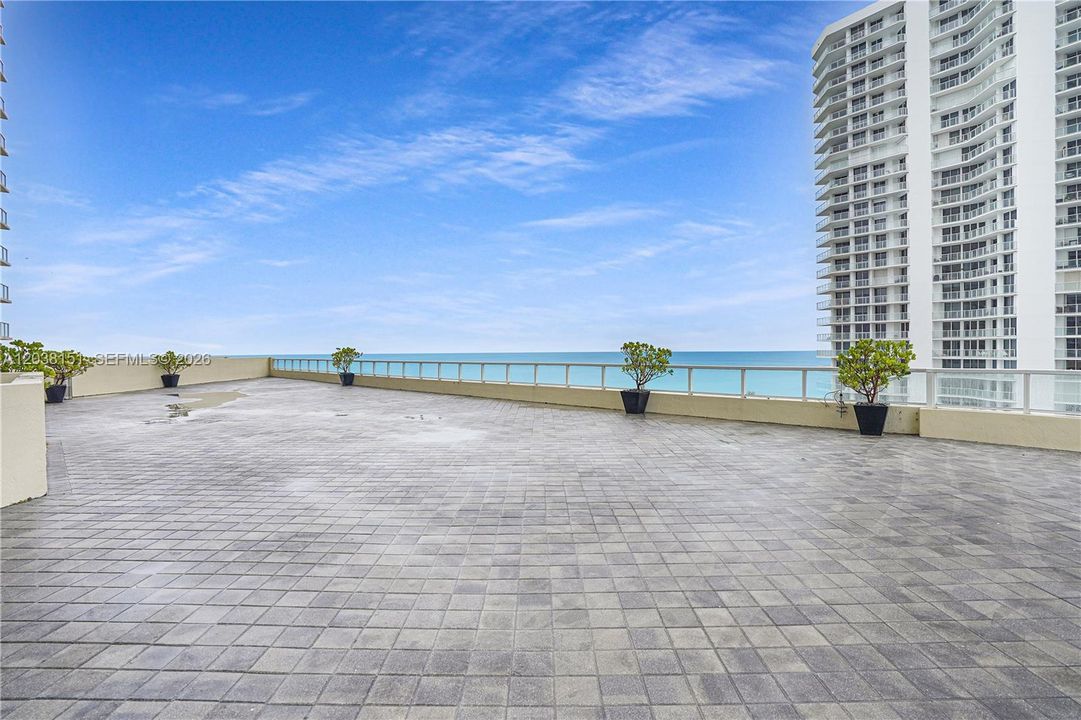 For Sale: $1,449,000 (2 beds, 2 baths, 1698 Square Feet)