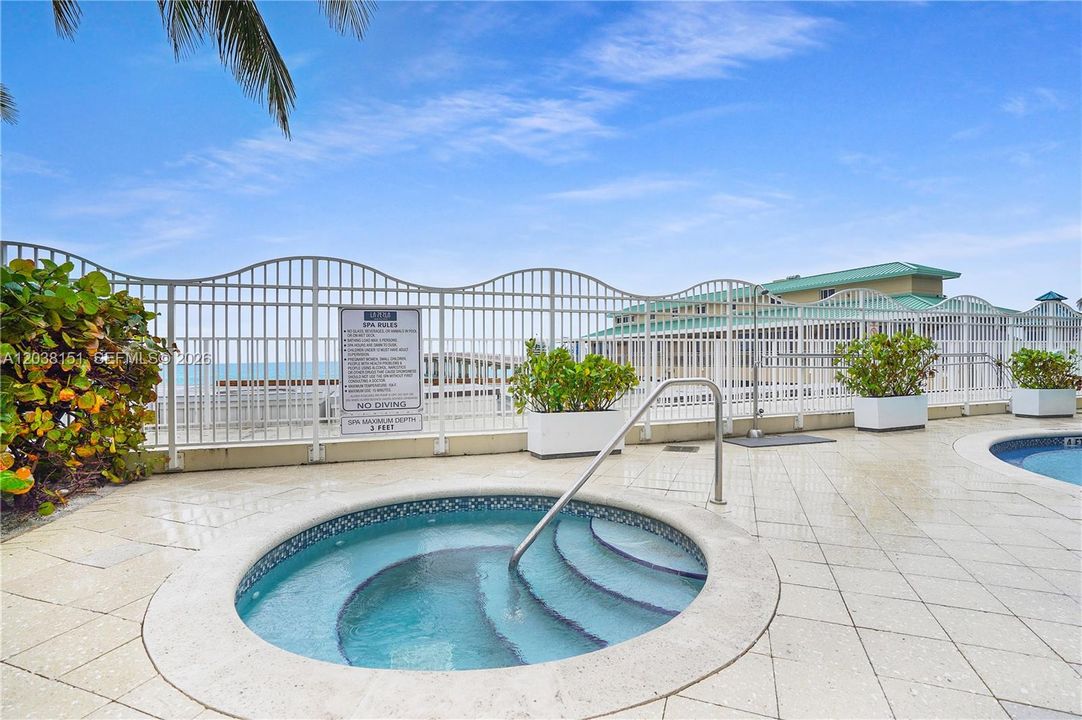 For Sale: $1,449,000 (2 beds, 2 baths, 1698 Square Feet)