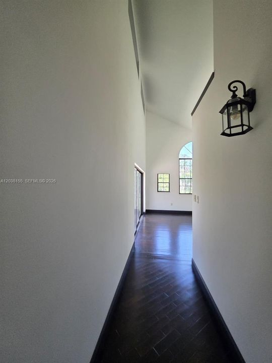 En Venta: $675,000 (4 camas, 2 baños, 3022 Pies cuadrados)