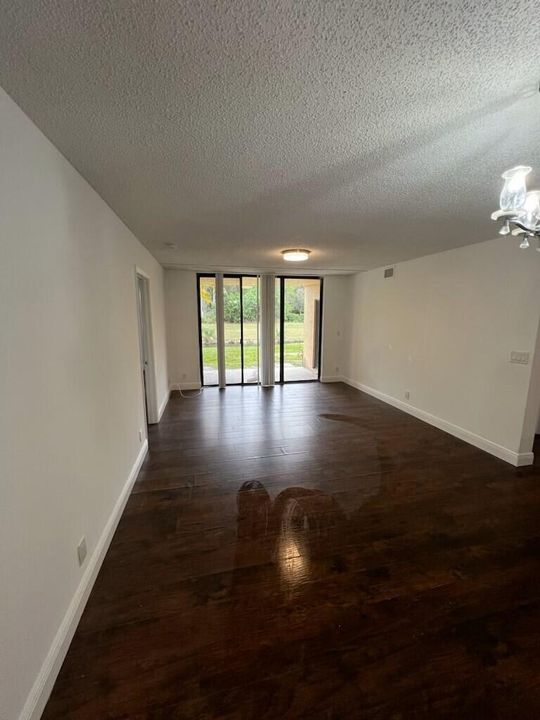 grand oasis living room 3