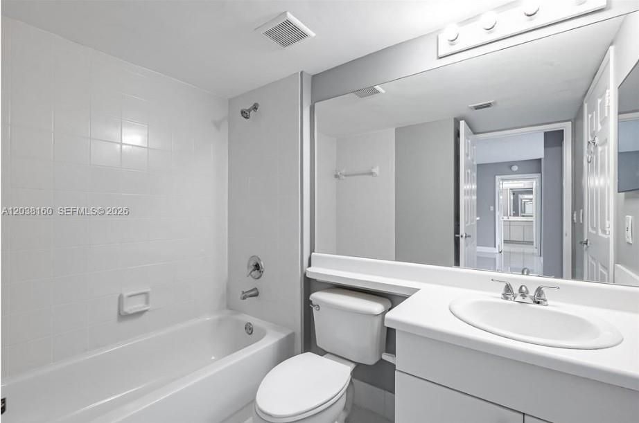 В аренду: $2,500 (2 спален, 2 ванн, 1124 Квадратных фут)