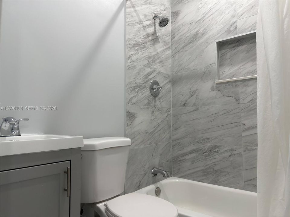 For Sale: $550,000 (3 beds, 3 baths, 816 Square Feet)