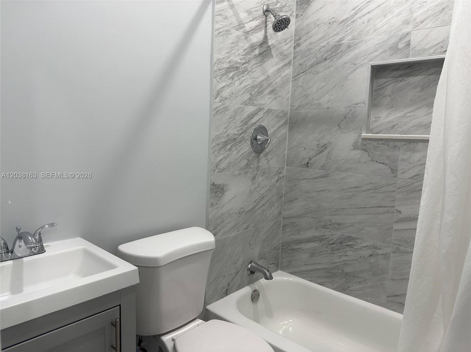 For Sale: $550,000 (3 beds, 3 baths, 816 Square Feet)