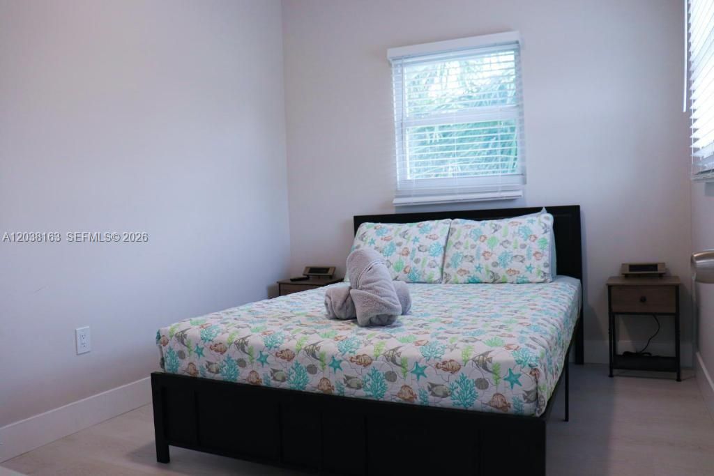 For Sale: $550,000 (3 beds, 3 baths, 816 Square Feet)