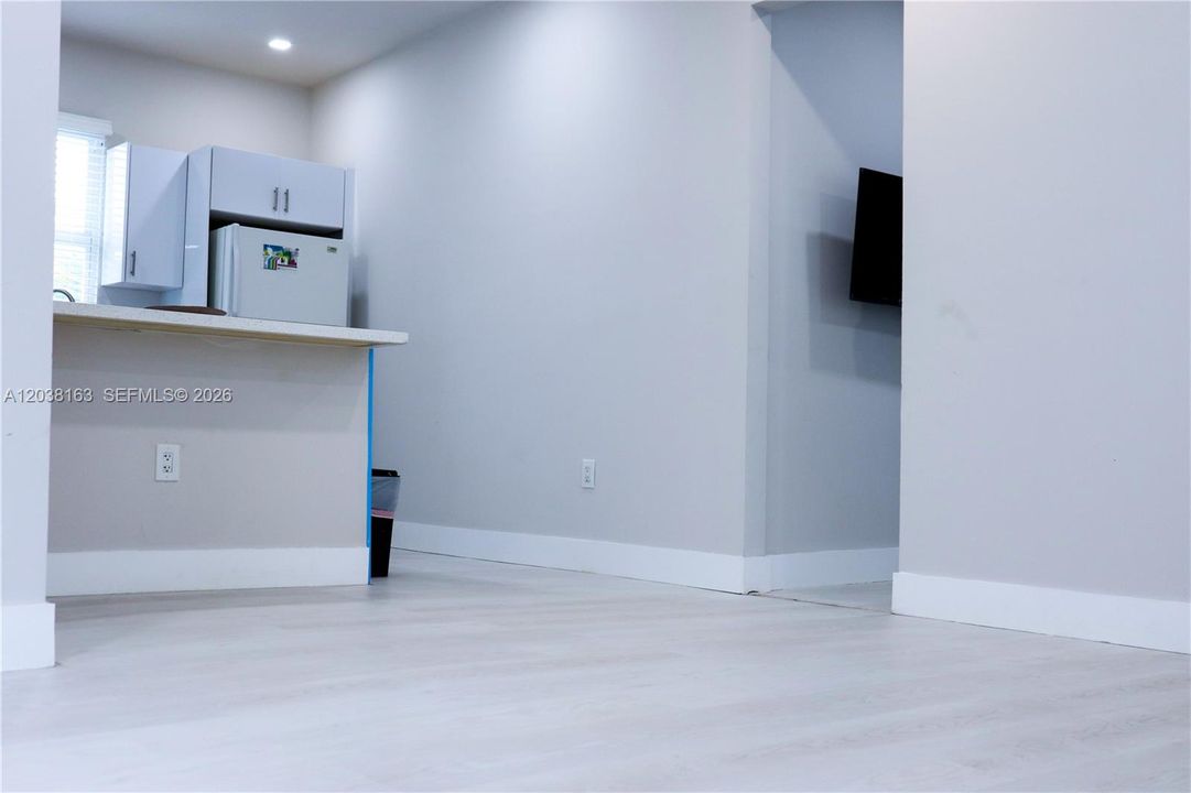 For Sale: $550,000 (3 beds, 3 baths, 816 Square Feet)