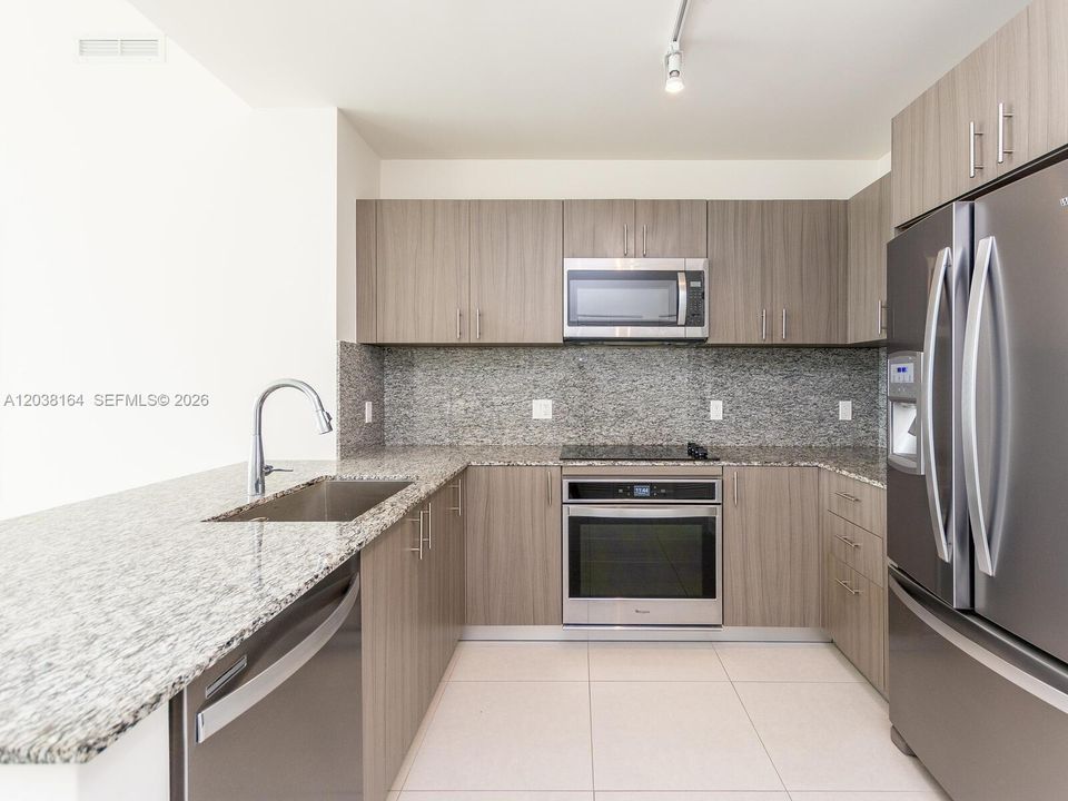 En Venta: $595,000 (2 camas, 2 baños, 1020 Pies cuadrados)