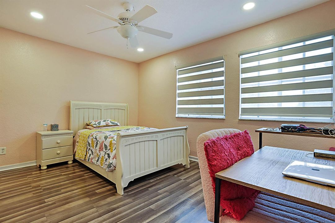 6401 SW 195th Ave -27