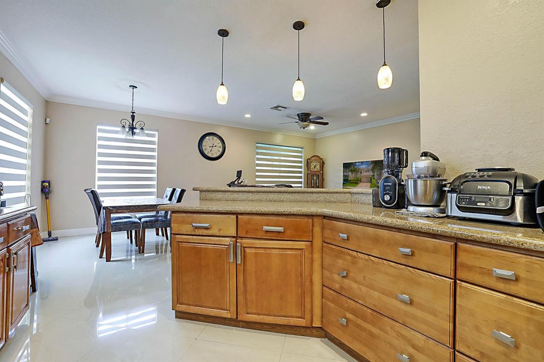 6401 SW 195th Ave -16