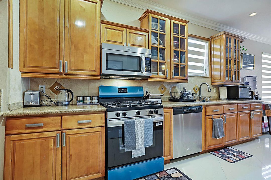 6401 SW 195th Ave -18