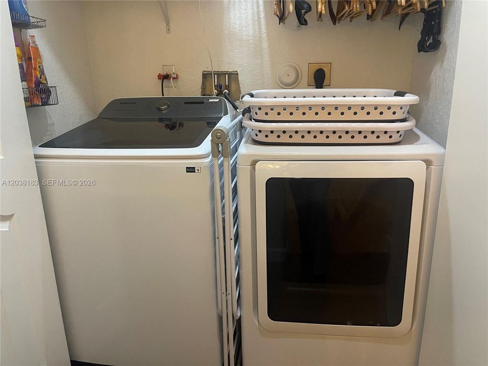 На продажу: $560,000 (4 спален, 3 ванн, 1650 Квадратных фут)