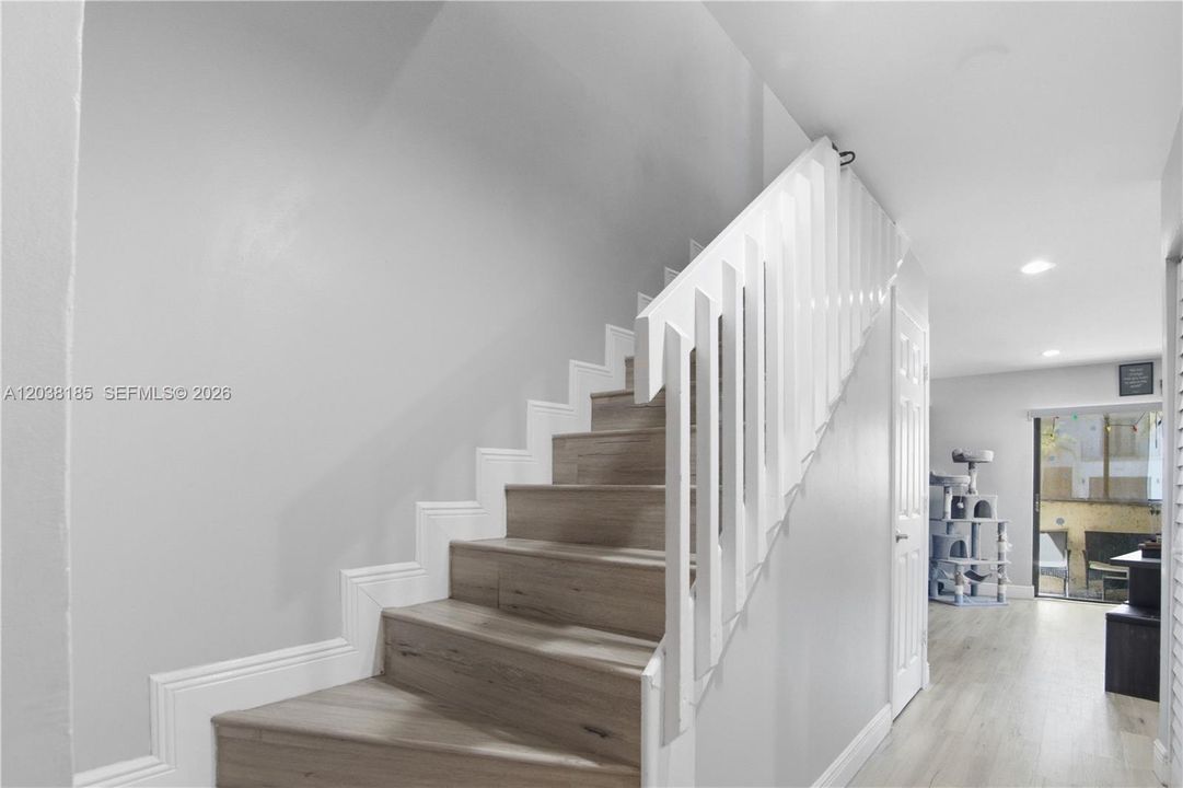 For Sale: $230,000 (2 beds, 2 baths, 1126 Square Feet)