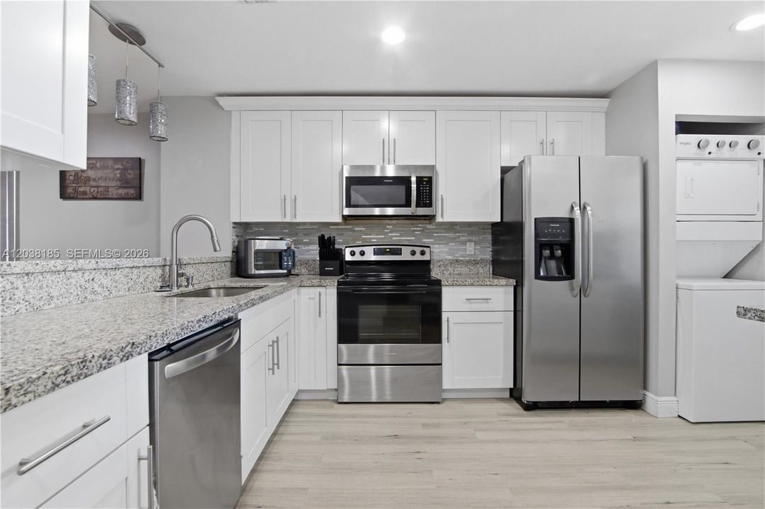 For Sale: $230,000 (2 beds, 2 baths, 1126 Square Feet)