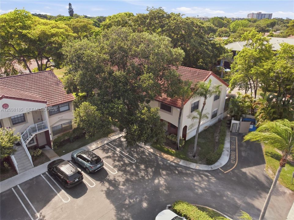 For Sale: $230,000 (2 beds, 2 baths, 1126 Square Feet)