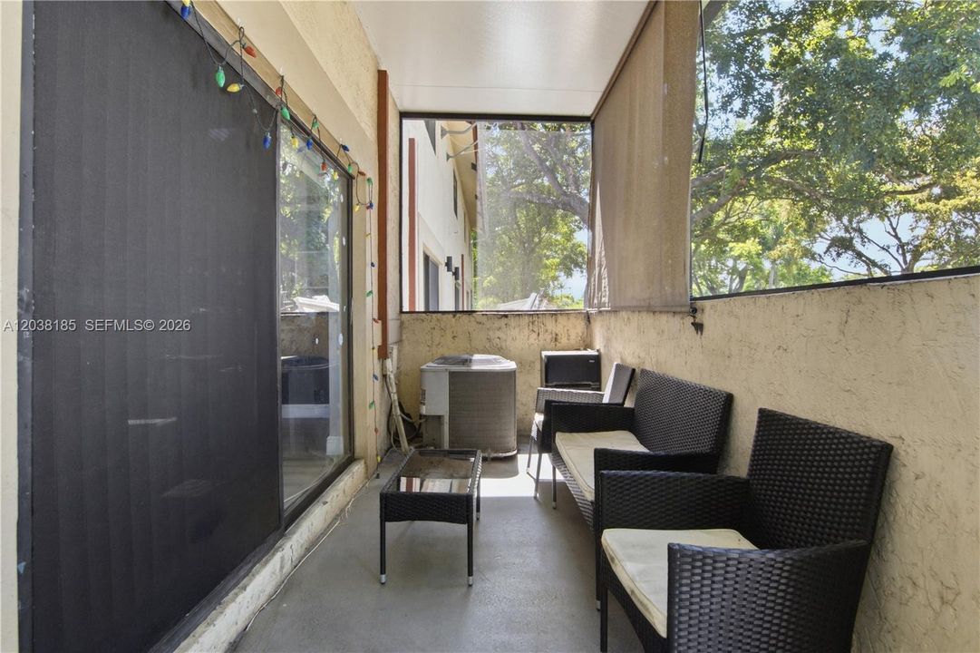 For Sale: $230,000 (2 beds, 2 baths, 1126 Square Feet)