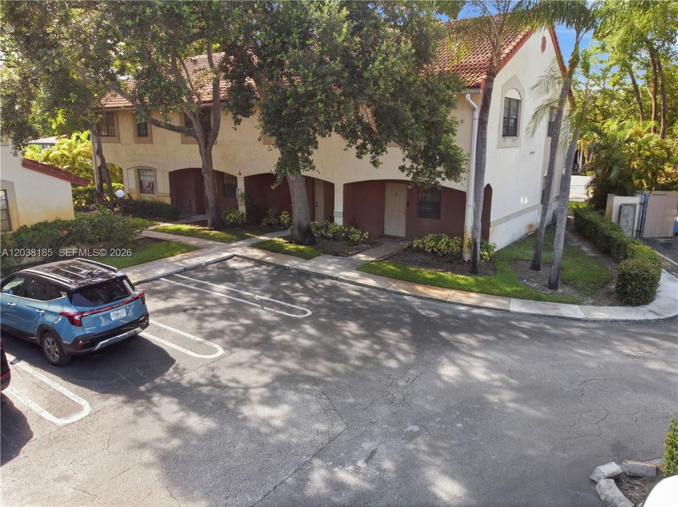 For Sale: $230,000 (2 beds, 2 baths, 1126 Square Feet)