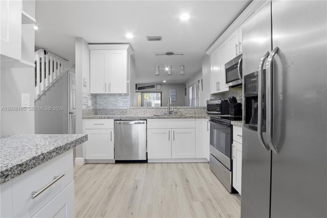 For Sale: $230,000 (2 beds, 2 baths, 1126 Square Feet)