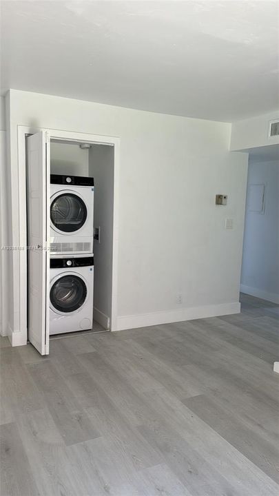 For Sale: $349,999 (2 beds, 2 baths, 1231 Square Feet)