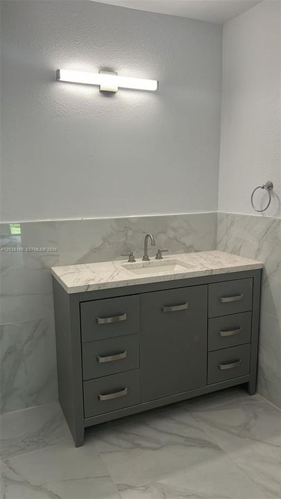 For Sale: $349,999 (2 beds, 2 baths, 1231 Square Feet)