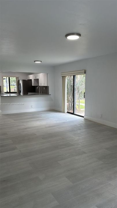 For Sale: $349,999 (2 beds, 2 baths, 1231 Square Feet)