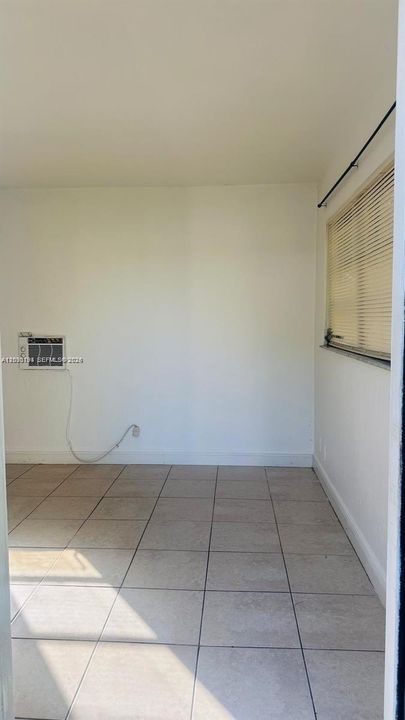 В аренду: $1,700 (1 спален, 1 ванн, 2030 Квадратных фут)