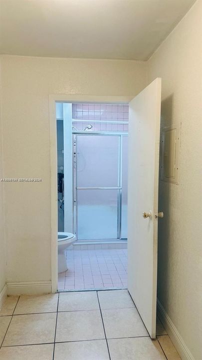 В аренду: $1,700 (1 спален, 1 ванн, 2030 Квадратных фут)
