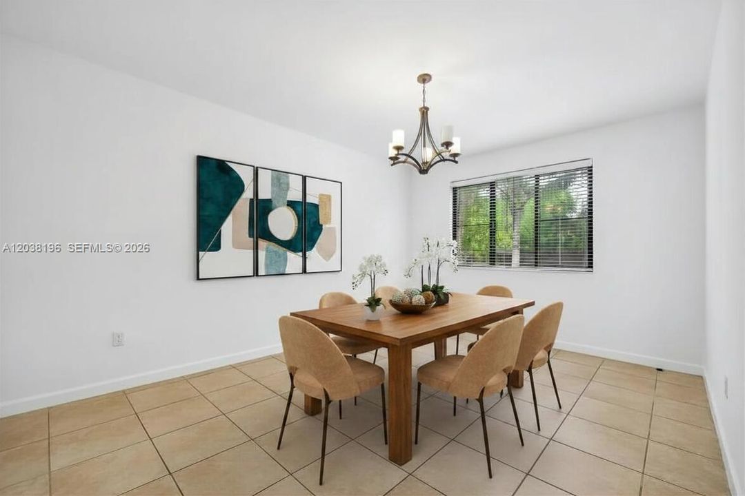 En Renta: $4,500 (4 camas, 2 baños, 2573 Pies cuadrados)