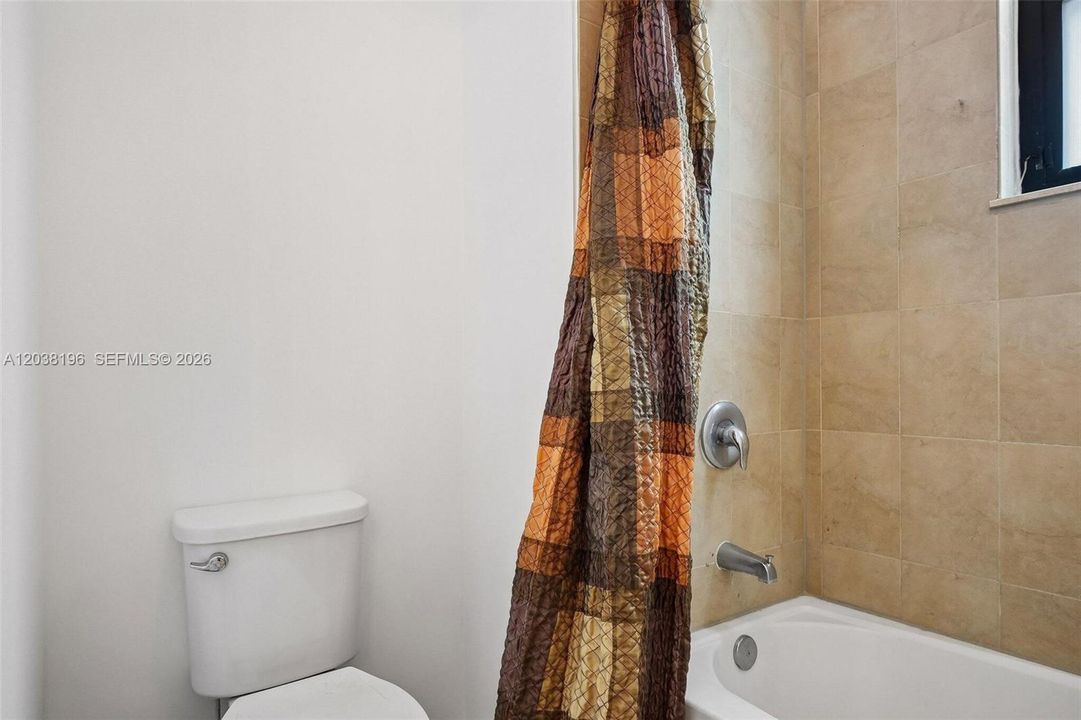 En Renta: $4,500 (4 camas, 2 baños, 2573 Pies cuadrados)