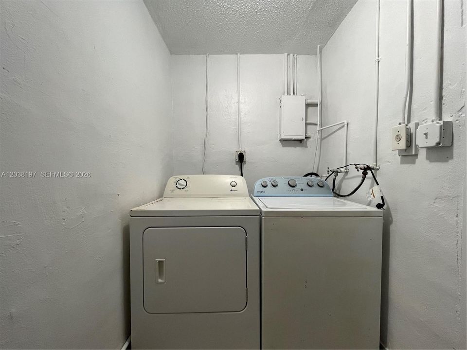 В аренду: $2,350 (3 спален, 1 ванн, 1043 Квадратных фут)