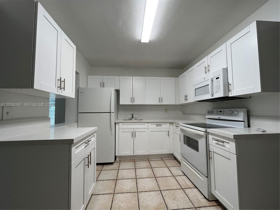 В аренду: $2,350 (3 спален, 1 ванн, 1043 Квадратных фут)