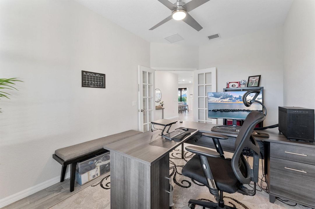 Office Room/ Bedroom 4