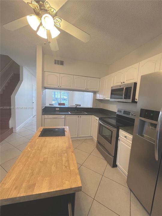 В аренду: $2,600 (2 спален, 1 ванн, 1110 Квадратных фут)