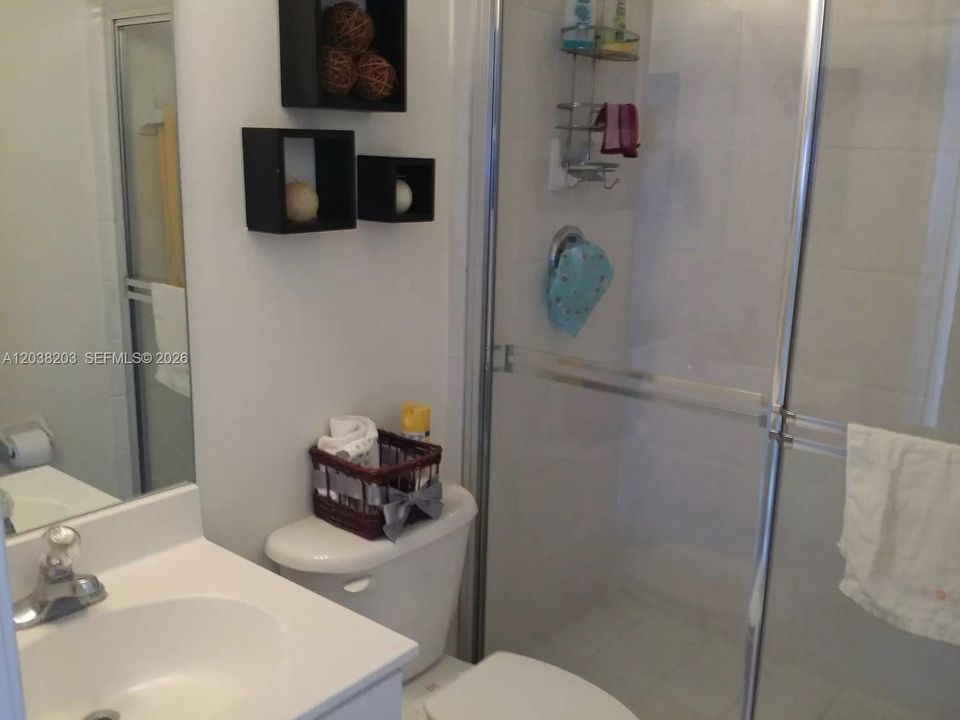 В аренду: $3,800 (4 спален, 2 ванн, 1854 Квадратных фут)