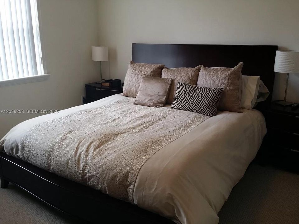 В аренду: $3,800 (4 спален, 2 ванн, 1854 Квадратных фут)