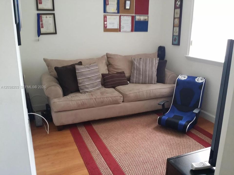 В аренду: $3,800 (4 спален, 2 ванн, 1854 Квадратных фут)