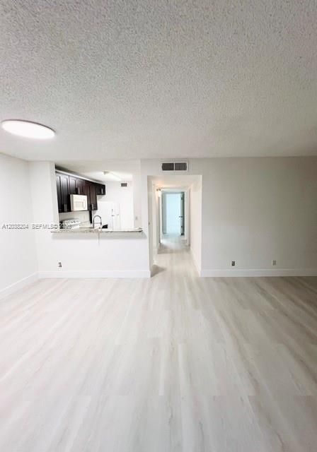 For Rent: $2,500 (3 beds, 2 baths, 1090 Square Feet)