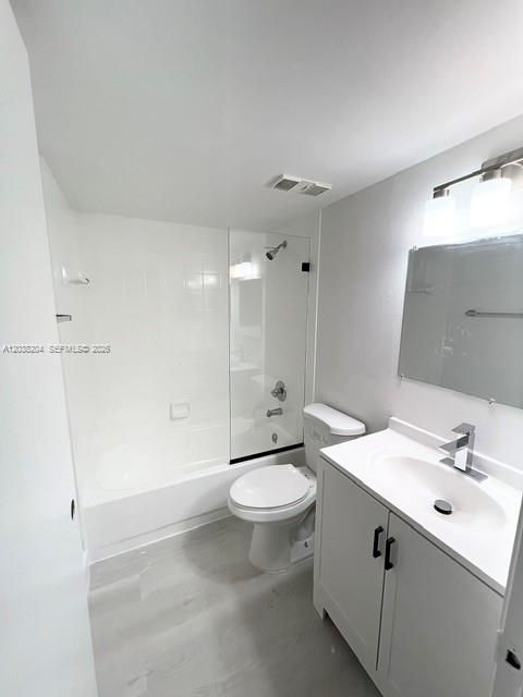 For Rent: $2,500 (3 beds, 2 baths, 1090 Square Feet)