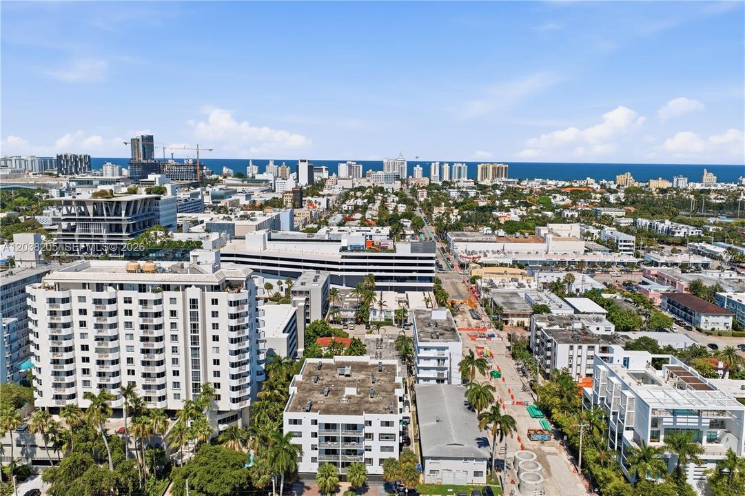 For Sale: $420,000 (1 beds, 1 baths, 691 Square Feet)