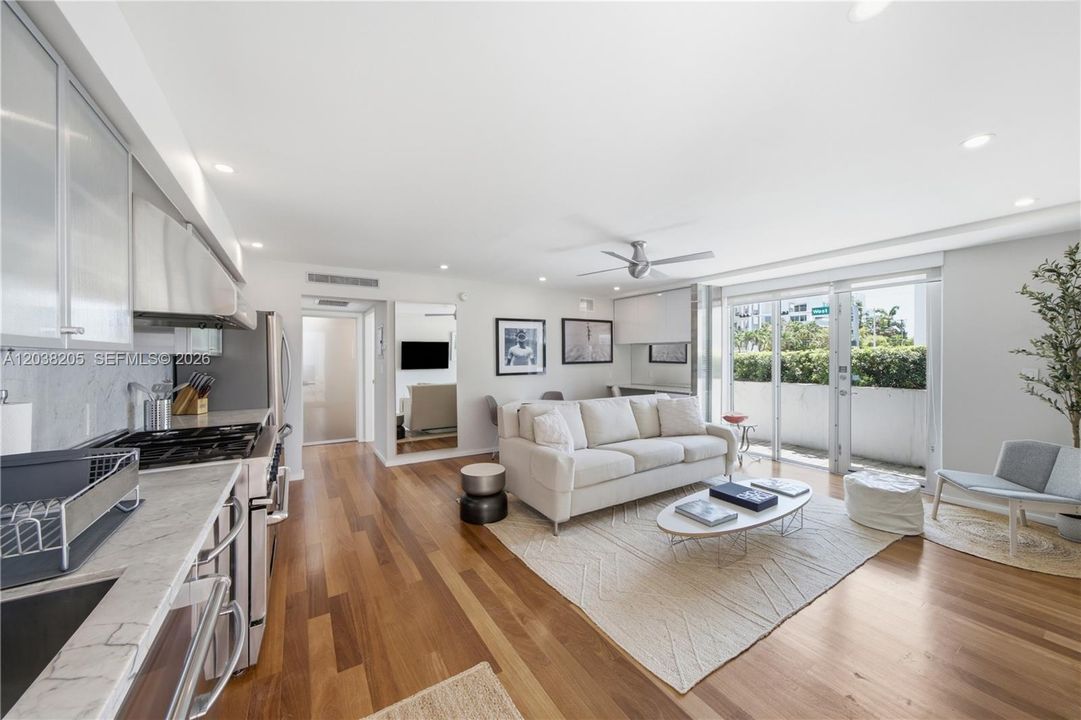For Sale: $420,000 (1 beds, 1 baths, 691 Square Feet)